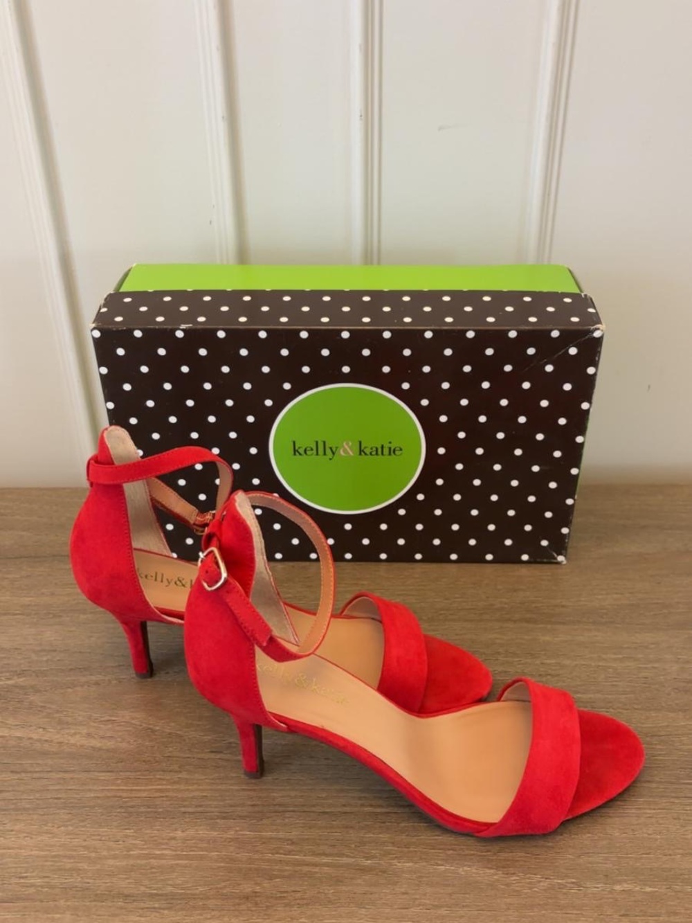 Katie And Kelly Red Suede Size 8 Heels